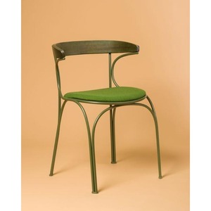 Chaise en métal artisanal unique avec une finition verte vintage, une qualité de construction solide et une apparence artistique pour tout espace - Product Image 1