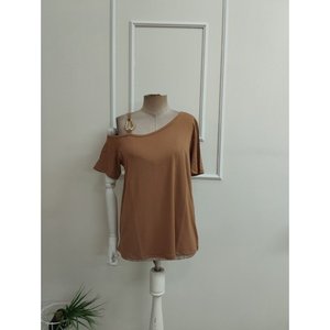 Chemisier en viscose à manches courtes et à une épaule pour femme avec détail boucle, 36531 - Café au lait - Product Image 4