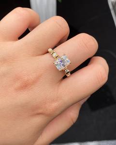 Radiant Cut 3ct Lab Grown 14K Gold Bague de fiançailles de mariage Distance Pave Set Cadeaux de mariée 3D Diamond Style classique pour les fêtes - Product Image 1