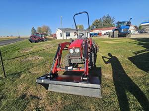 รถไถเดินตาม Massey Ferguson 1526 ปี 2018 65-140 แรงม้า เกียร์อัตโนมัติ ขับเคลื่อน 4 ล้อ สำหรับใช้งานในฟาร์ม พร้อมปั๊ม เกียร์ แกนกลางเครื่องยนต์ ประสิทธิภาพสูง มือสอง - Product Image 4