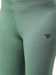 Mallas de gimnasio de seda supersuave de alta calidad, pantalones de yoga personalizados para mujer con logotipo en la cintura para uso deportivo e informal - Product Image 3