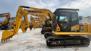 Excavatrice sur chenilles Komatsu PC130-7K d'occasion bien entretenue, 13 tonnes, pour travaux de terrassement - Product Image 2