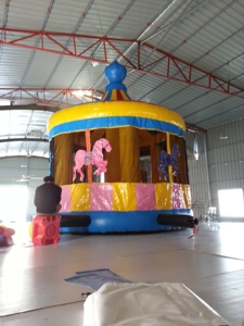 Château gonflable en PVC pour enfants, usage commercial dans les parcs d'aventure ou urbains, pour le plaisir du saut - Product Image 3