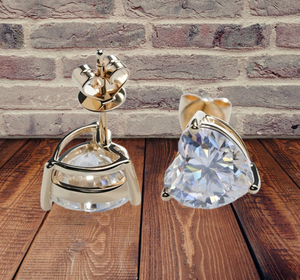 Boucles d'oreilles en argent sterling 925 en forme de coeur blanc Moissanite | Cadeau pour anniversaire - Product Image 4