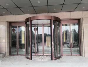 Venda Quente 2026 Novo Estilo Porta Revolvente Automática em Liga de Alumínio para Edifícios Comerciais - Product Image 1