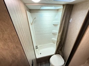 Caravana S-t-a-r-c-r-a-f-t LAUNCH 26BHS usada del 2017, lista para vender - Product Image 4