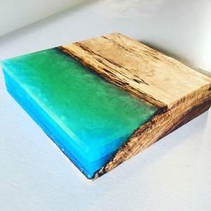 Posavasos de resina epoxi de madera hecho a mano de diseño especial con mesa de resina epoxi decorativa con uso de formas múltiples Hogar y restaurante - Product Image 1