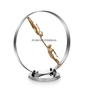 Diseñador de figuras humanas chapadas en oro de aspecto elegante con anillo de Metal pulido brillante plateado, escultura decorativa para mesa de hogar y Hotel - Product Image 1