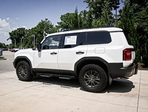 Toyota Land Cruiser Prado 250 2.4L Turbo Híbrido 2024 de Segunda Mano en Buen Estado - Product Image 4