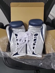 Gants de boxe professionnels authentiques et neufs à lacets Marine/Argent avec logo personnalisé - Product Image 6