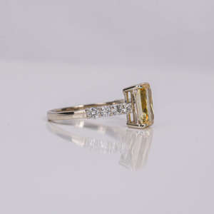Bague de fiançailles en diamant de taille rayonnante jaune 14K plaqué or massif à la mode pavé réglage IGI certificat femmes 2.5-2.8 - Product Image 6