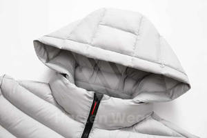 Service OEM ODM Veste matelassée coupe normale à capuche sur le devant pour hommes manteaux matelassés de couleur unie - Product Image 5