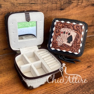 Boîtes à bijoux multifonctions en cuir repoussé à la main Boîte de rangement de bijoux en cuir véritable Étui à bijoux pour boucles d'oreilles en cuir de vachette de haute qualité - Product Image 1