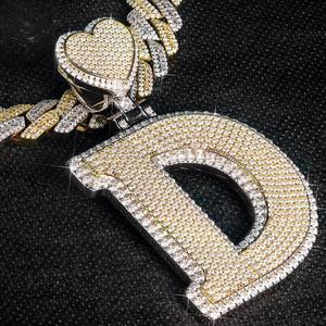 Sarva Jewels - Colgante Personalizado con Letra M Chapado en Oro, Corte de Diamante VVS, Estilo Hip Hop, Colgante de Moissanita para Hombre - Product Image 4