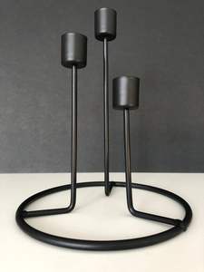 Candelabro de Metal Negro Mate de Estilo Nórdico, Minimalista, de 5 Brazos, para Velas de Pilar, Decoración para Sala de Estar o Chimenea - Product Image 3
