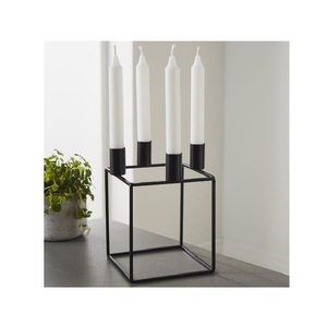 Portavelas de metal hecho a mano diseñado para proyectar luz relajante y crear una atmósfera calmante en toda la casa. - Product Image 5