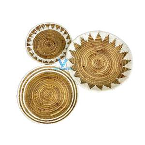 Assiette murale décorative en paille de jacinthe d'eau tissée Art Déco de source vietnamienne Vietrustic pour la décoration du salon - Product Image 3