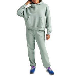 Survêtement pour femmes avec capuche et pantalon, vêtements de sport personnalisés pour la salle de sport et les tenues décontractées - Product Image 4