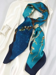 Chic Confortable Couches Foulards En Soie Premium Mode Accent Foulards En Soie Style Idéal Avec Toute Tenue Foulards En Soie OEM - Product Image 4