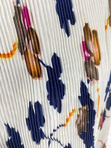 กระโปรงพลีททรงเอลำลองสำหรับผู้หญิง ลายดอกไม้ พิมพ์ลาย 100% โพลีเอสเตอร์ ทอ เป็นมิตรกับสิ่งแวดล้อม ความยาวระดับเข่า คุณภาพสูง ขนาดสั่งตัดได้ - Product Image 5