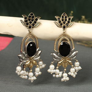 Boucles d'oreilles en argent oxydé bicolores avec pierre Onyx, style pendantes, cadeau pour elle - Product Image 5