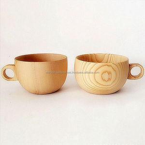 Tasses en bois d'acacia pour le café, le thé et l'eau Tasse à bière de style fantaisie avec poignée pour les cadeaux Conception en vrac Disponible au prix d'exportation - Product Image 2