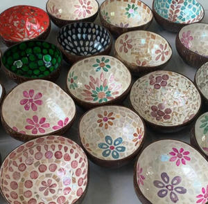 Bol décoratif en bambou et coquille de noix de coco, finition laquée nacre, pour décoration de table, Vietnam - Product Image 5