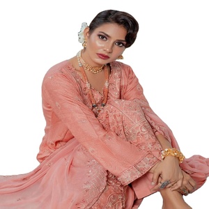 Winter Collection MI Creation Volume BUNAI Pakistan Designers Vestidos largos de 3 piezas de viscosa para mujer con bordado de lentejuelas - Product Image 1