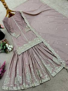 Heavy Party Wear Crepe Seda Secuencia Bordado Top Manga completa y Sharara con Heavy Georgette Bordado Trabajo Dupatta - Product Image 2