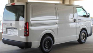 Envío Inmediato: Minibús 2018 con Techo Estándar, Volante a la Izquierda, Motor Diésel Turbo de 6.1-8L, Tracción Trasera, Emisión Euro 6, Furgoneta Automática con Asientos de Cuero, Ligera - Product Image 2