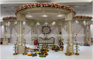 Mandap de Madera del Sur de la India, Pilares Diya, Personalizable en EE. UU., Nuevo, de Alta Calidad, Diseño Moderno, Mandap para Bodas en Venta en Londres - Product Image 2