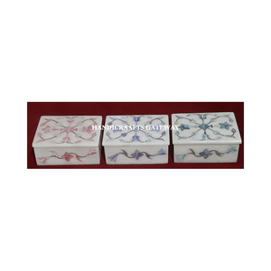 Boîte à bijoux incrustée de nacre en marbre blanc forme rectangulaire avec motif de fleurs utilisée pour la décoration intérieure et les cadeaux pour les invités - Product Image 1