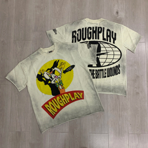 Camiseta de Manga Corta para Hombre ROUGHPLAY con Estampado de Personajes, Estilo Urbano, Cuello Redondo, Corte Regular, Jersey de Algodón - Product Image 1