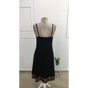 Vestido midi de viscosa con estampado de leopardo, cuello en V y tirantes finos para mujer, 34612 - Negro - Product Image 5
