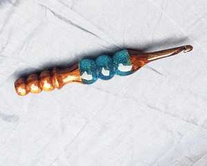 Crochet en bois et résine de luxe en gros aiguilles à tricoter artisanales pour articles divers ménagers meilleur cadeau pour femme fait à la main - Product Image 3