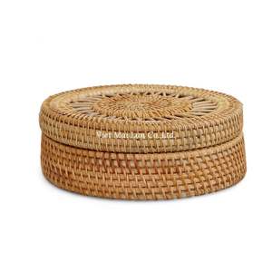 Boîte de rangement multifonctionnelle en rotin de style bohème, fabriquée à la main avec des fibres naturelles, artisanat vietnamien pour le rangement à domicile et l'usage quotidien - Product Image 1