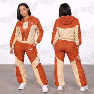 ชุดวอร์มผู้หญิงดีไซน์ล่าสุด เสื้อแจ็คเก็ตน้ำหนักเบาแบบมีฮู้ด ซิปหน้า สีตัดต่อ พร้อมกางเกงจ็อกเกอร์ - Product Image 4