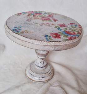 Soporte para pasteles de madera dura pulida con líneas elegantes y forma clásica para panaderos profesionales y hogares elegantes - Product Image 3