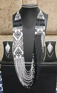 ชุดเครื่องประดับทำมือสไตล์โมเดิร์นจากลูกปัดแก้วสีรุ้ง Tribal Bliss ประกอบด้วยสร้อยคอและต่างหู - Product Image 6