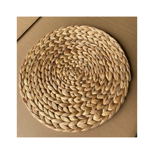 เสื่อผักตบชวาธรรมชาติ 100%&แผ่นรองจานโดย Vigifarm สําหรับของใช้ในครัวเรือน ของตกแต่ง - Product Image 1