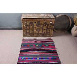 Petit tapis vintage 2,6 x 4,2 pieds, tapis turc à carreaux rouges - Product Image 4