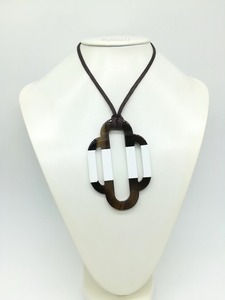 Collar con Colgante de Cuerno de Búfalo Genuino, Joyería Tribal Ecológica - Product Image 5
