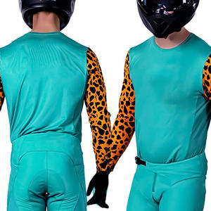 Camiseta de montar personalizada OEM para hombre, tela de malla transpirable con impresión de logotipo y etiqueta privada para entusiastas de la motocicleta - Product Image 3