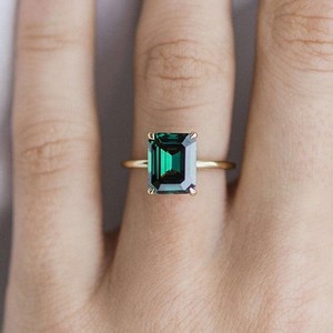Bague solitaire en moissanite verte, taille émeraude, sertie à griffes, argent sterling 925 plaqué rhodium/platine, tendance, alliance - Product Image 2