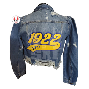 Chaqueta Vaquera Bordada de la Hermandad Sigma Gamma Rho para Mujer |   Chaquetas Vaqueras Bordadas de la Hermandad SGR para Mujer, Estilo Desgastado - Product Image 1