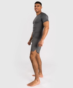 Protège-éruption à manches courtes pour hommes avec confort léger et protection solaire pour les sports toute la journée - Product Image 4