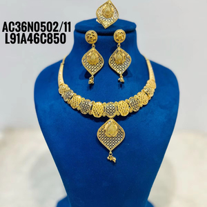 Nouveau collier court de haute qualité avec boucles d'oreilles et bagues plaqué or 18 carats, bijoux d'un gramme pour femmes - Product Image 1