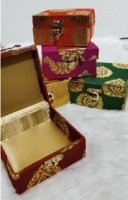 Travail de broderie artisanal forme carrée petite boîte en MDF pour cadeaux mariage retour cadeaux boîte-cadeau