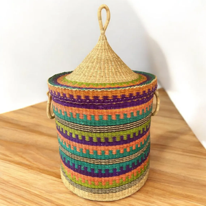 Panier de rangement en osier tressé à la main avec couvercle conique et motif rayé multicolore pour la décoration bohème de la maison - Product Image 3