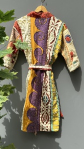 Venta al por mayor de chaquetas Kantha de algodón indio hecho a mano para las mujeres Vintage acolchado invierno Multi-Patchwork diseño transpirable sostenible - Product Image 4